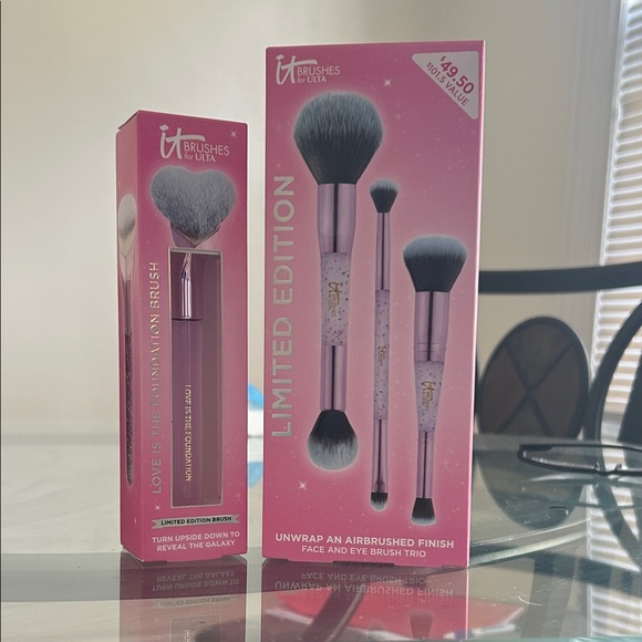 IT Cosmetics Limited Edition Pink Brush Set - Picture 1 of 5